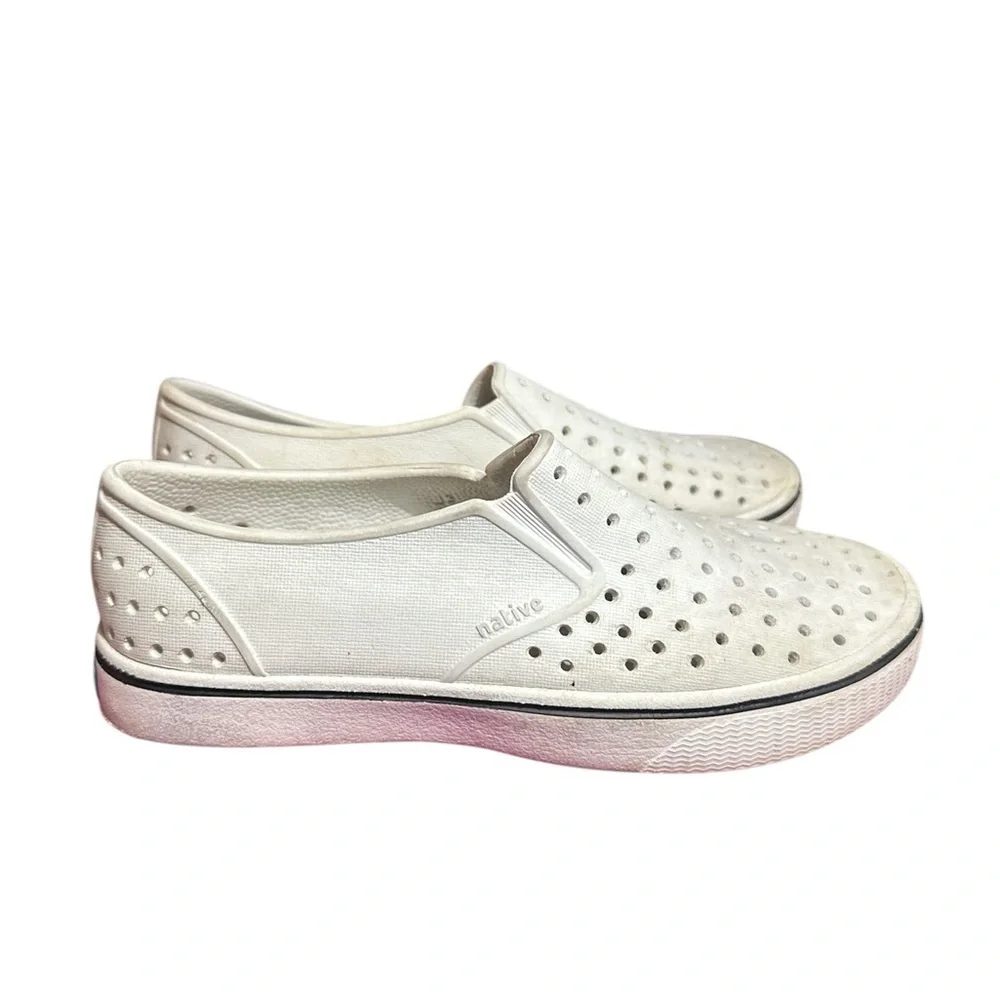 Native Jefferson Slip On Water Shoes. size 13. White